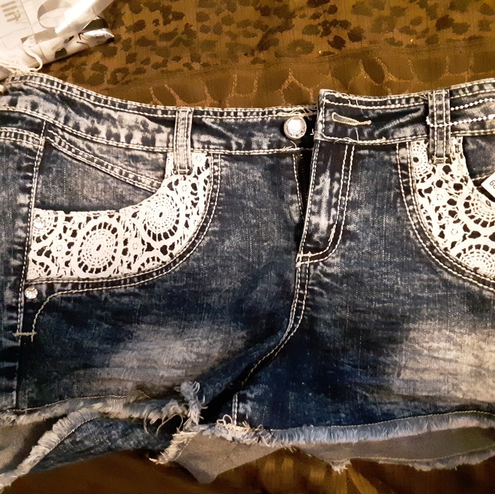 Rue 21 shorts. Size 13/14 curvy. New w/tag.